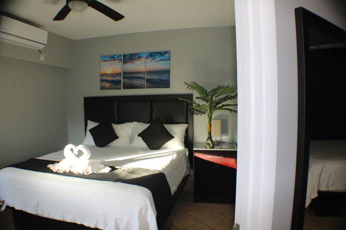 Imagen de la habitación del Hotel The All New Grace Bay Suites. Foto 9