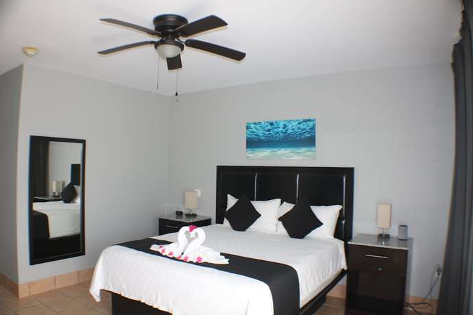 Imagen de la habitación del Hotel The All New Grace Bay Suites. Foto 10