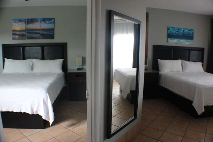 Imagen de la habitación del Hotel The All New Grace Bay Suites. Foto 11