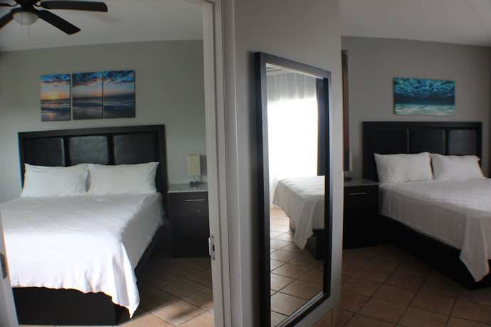 Imagen de la habitación del Hotel The All New Grace Bay Suites. Foto 12