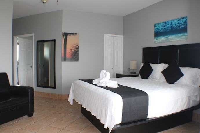 Imagen de la habitación del Hotel The All New Grace Bay Suites. Foto 15