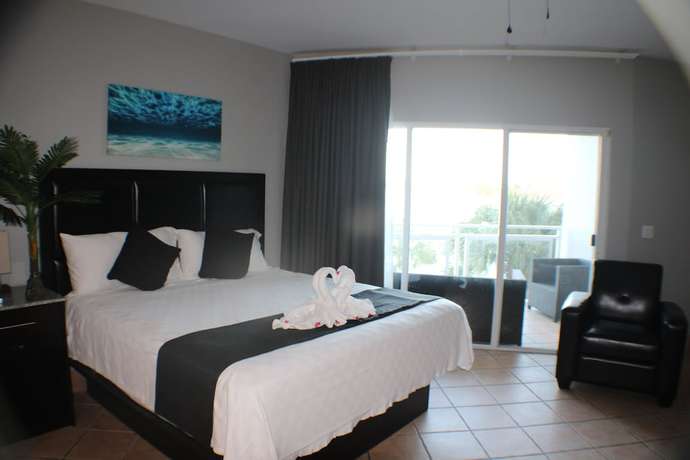 Imagen de la habitación del Hotel The All New Grace Bay Suites. Foto 18