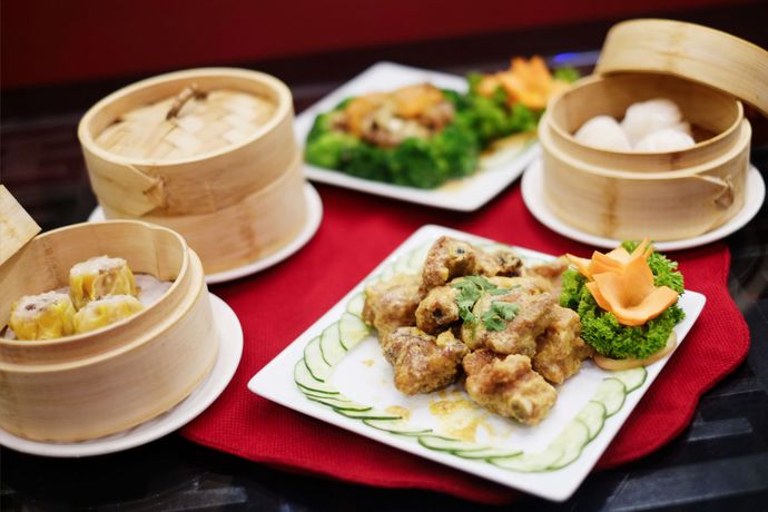 Imagen del bar/restaurante del Hotel The Alpha Suites. Foto 3