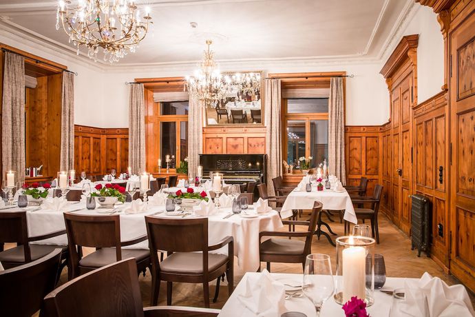 Imagen del bar/restaurante del Hotel The Alpina Mountain Resort. Foto 7