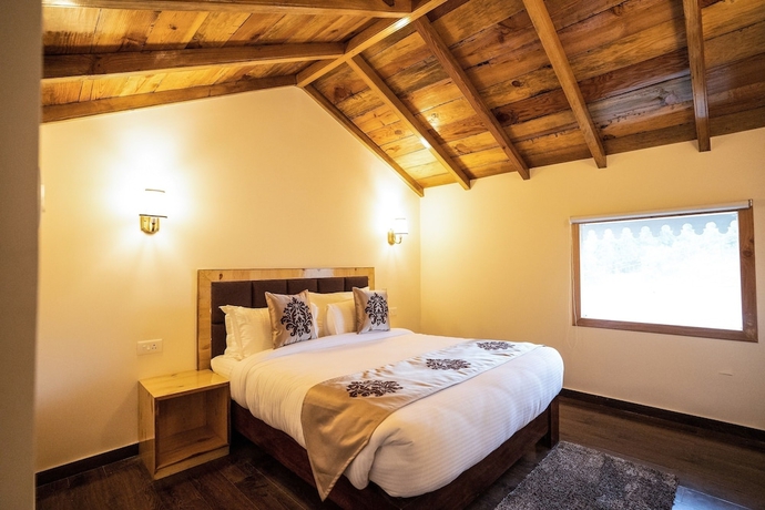 Imagen de la habitación del Hotel The Alpine Chalet Resort. Foto 11