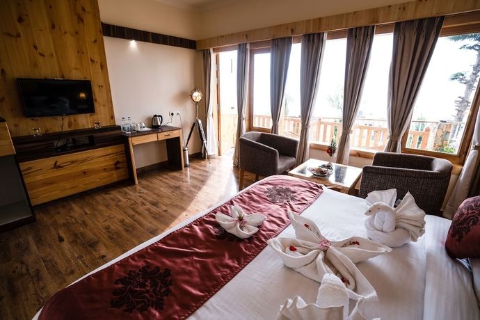 Imagen de la habitación del Hotel The Alpine Chalet Resort. Foto 15