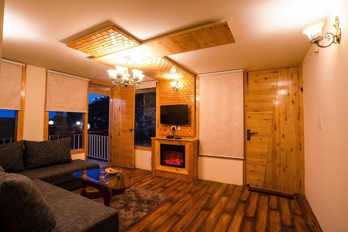 Imagen de la habitación del Hotel The Alpine Chalet Resort. Foto 18