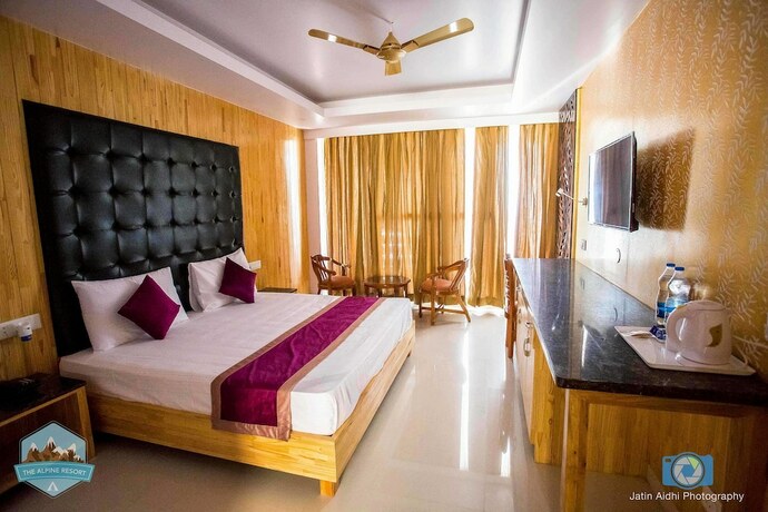Imagen de la habitación del Hotel The Alpine Resort. Foto 20