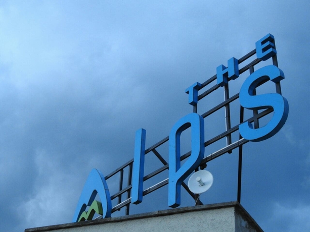 Imagen de los exteriores del Hotel The Alps. Foto 17
