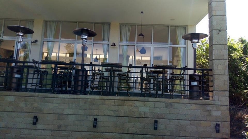 Imagen del bar/restaurante del Hotel The Alps. Foto 6