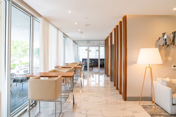 Imagen de los interiores del Hotel The Altair Bay Harbor. Foto 10