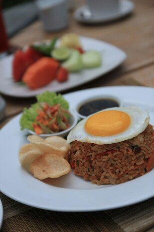 Imagen del bar/restaurante del Hotel The Alus Cottages. Foto 4