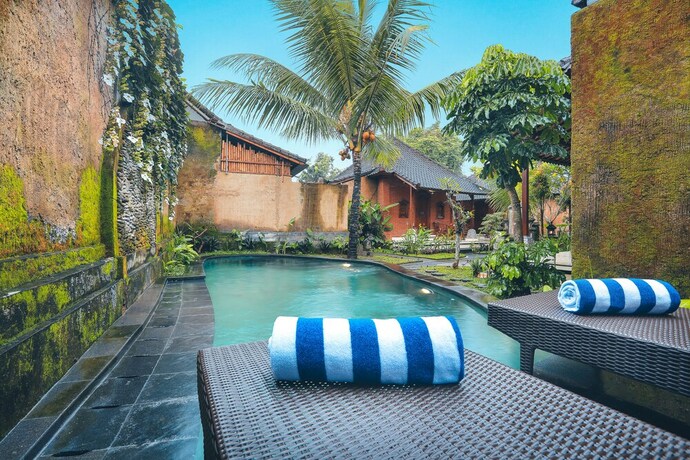 Imagen de la piscina del Hotel The Alus Cottages. Foto 18