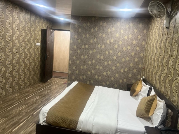 Imagen de la habitación del Hotel The Amar Grand. Foto 9