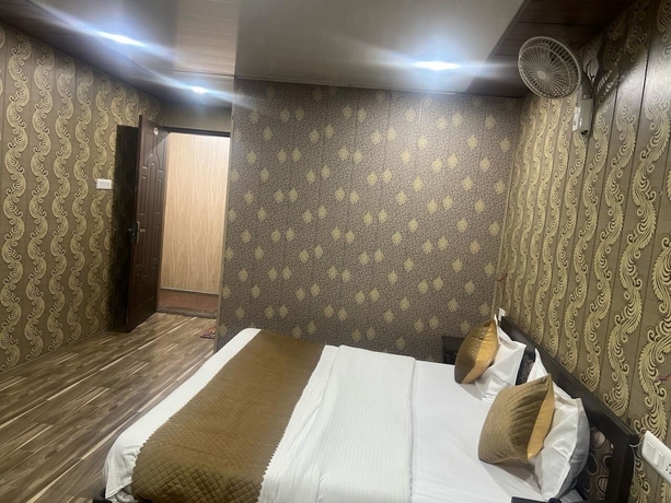 Imagen de la habitación del Hotel The Amar Grand. Foto 10