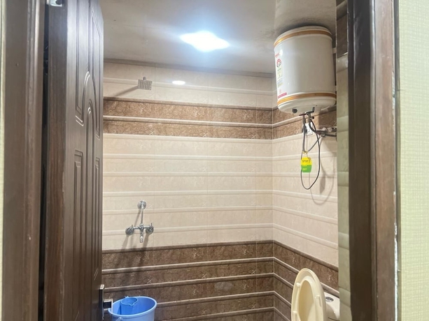 Imagen de la habitación del Hotel The Amar Grand. Foto 14