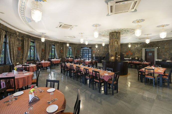 Imagen del bar/restaurante del Hotel The Amargarh, Udaipur. Foto 15