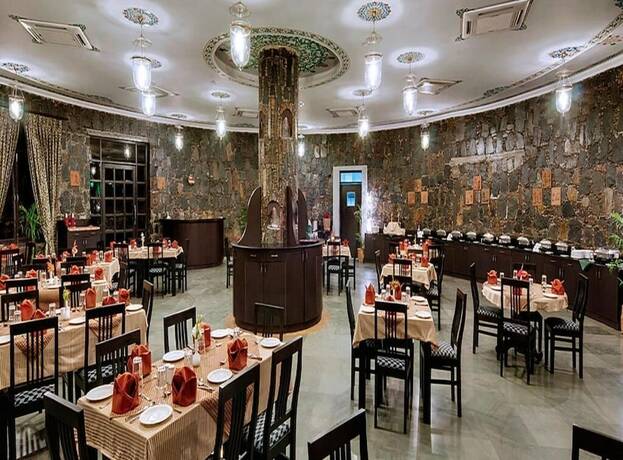 Imagen del bar/restaurante del Hotel The Amargarh, Udaipur. Foto 17