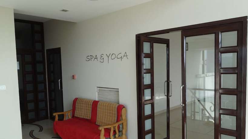 Imagen de la piscina del Hotel The Amaris, Rishikesh. Foto 20