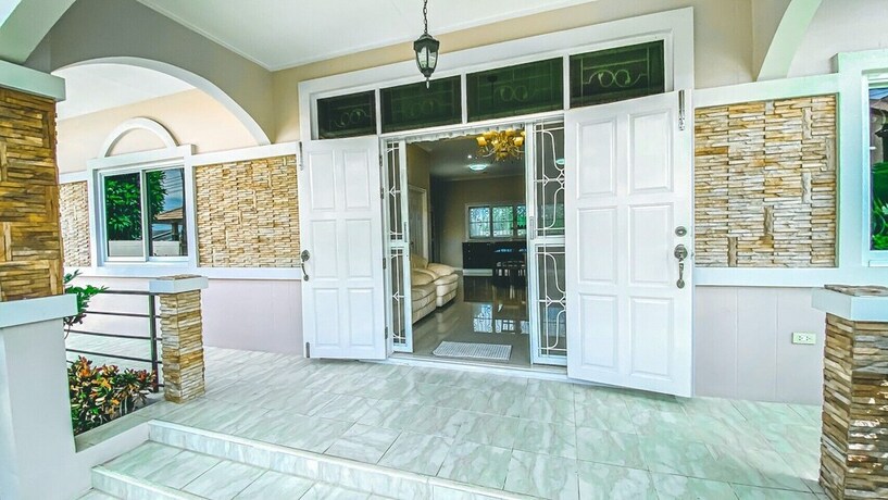 Imagen de la habitación del Hotel The Amazia Pool Villa. Foto 17