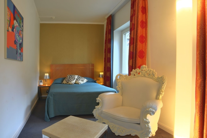 Imagen de la habitación del Hotel The Ambassador. Foto 17