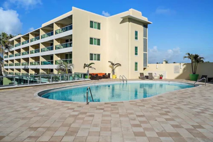Imagen de la piscina del Hotel The Ambassador, Palm Beach. Foto 14