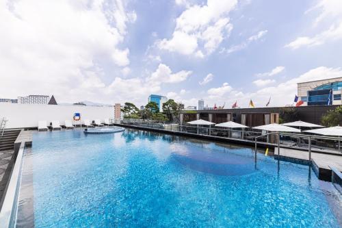 Imagen de la piscina del Hotel The Ambassador Seoul - A Pullman. Foto 19