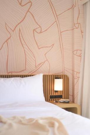 Imagen de la habitación del Hotel The Ambassador of Waikiki, Tapestry Collection by Hilton. Foto 3