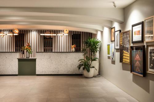 Imagen de los interiores del Hotel The Ambassador of Waikiki, Tapestry Collection by Hilton. Foto 7