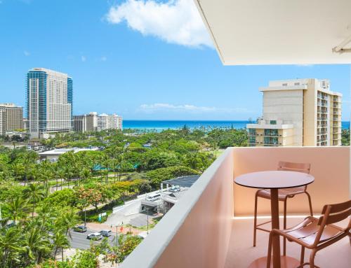 Imagen de la habitación del Hotel The Ambassador of Waikiki, Tapestry Collection by Hilton. Foto 12
