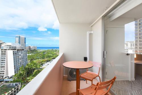 Imagen de la habitación del Hotel The Ambassador of Waikiki, Tapestry Collection by Hilton. Foto 17