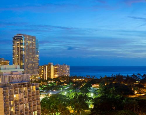 Imagen general del Hotel The Ambassador of Waikiki, Tapestry Collection by Hilton. Foto 2