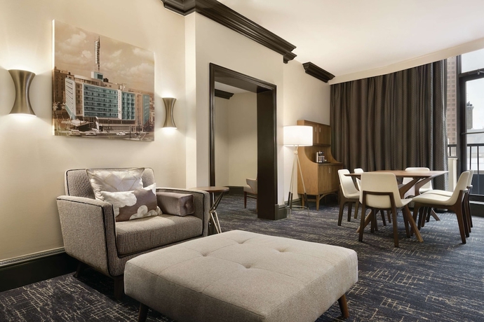 Imagen de la habitación del Hotel The American Atlanta Downtown - A Doubletree By Hilton. Foto 11