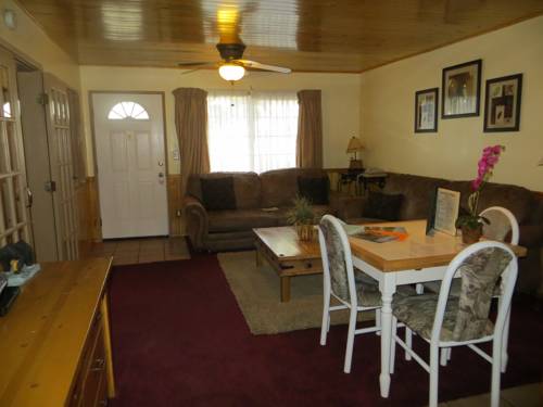 Imagen de la habitación del Hotel The Americana Village. Foto 10