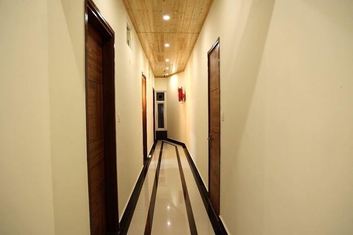 Imagen de los interiores del Hotel The Amore Hills. Foto 16