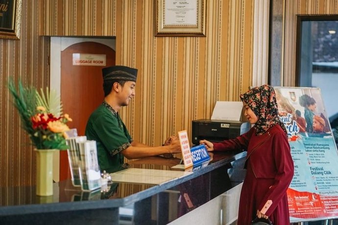 Imagen de los interiores del Hotel The Amrani Syariah. Foto 14