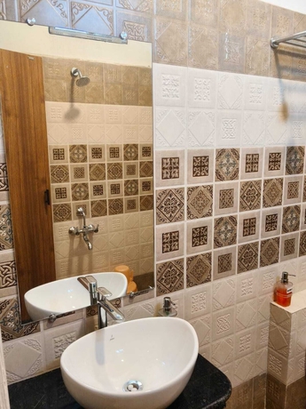 Imagen de la habitación del Hotel The Amrit. Foto 11