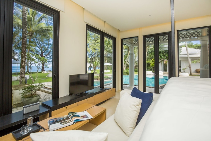 Imagen de la habitación del Hotel The Anda Mani Khaolak Beachfront Villas. Foto 2