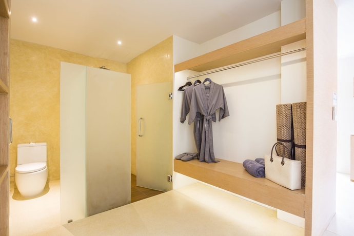 Imagen de la habitación del Hotel The Anda Mani Khaolak Beachfront Villas. Foto 12