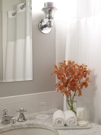 Imagen de la habitación del Hotel The Andrew Hotel. Foto 4