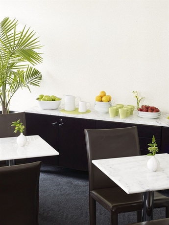 Imagen del bar/restaurante del Hotel The Andrew Hotel. Foto 2