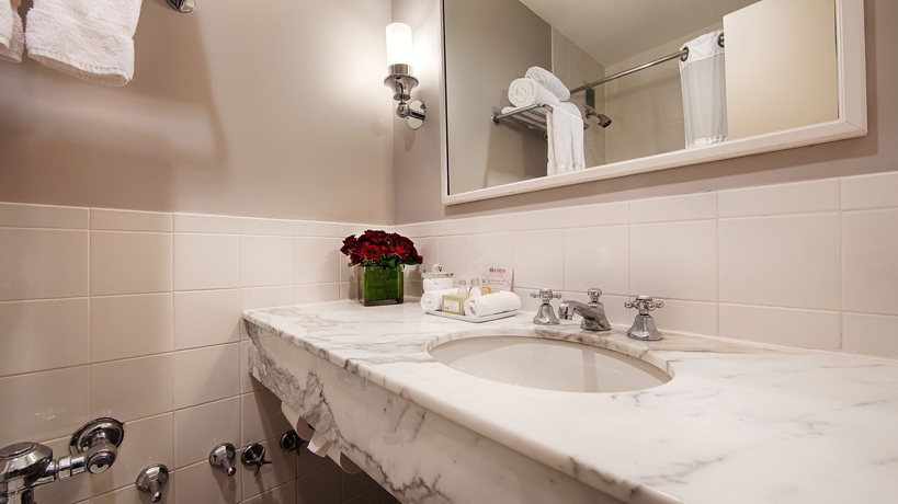 Imagen de la habitación del Hotel The Andrew Hotel. Foto 6