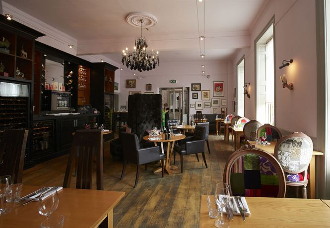 Imagen del bar/restaurante del Hotel The Angel, West Suffolk. Foto 3