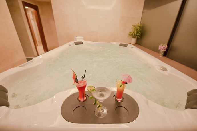 Imagen de la piscina del Hotel The Ann Hanoi and Spa. Foto 15