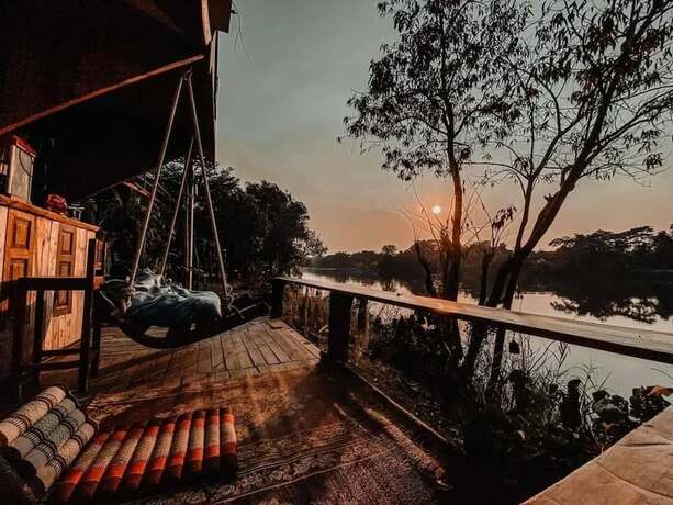 Imagen general del Hotel The Antique Riverside. Foto 3