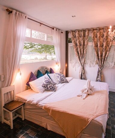 Imagen de la habitación del Hotel The Antique Riverside. Foto 22