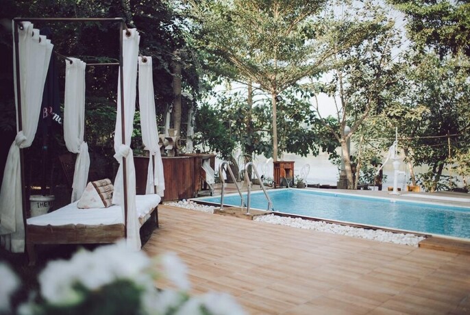 Imagen de la piscina del Hotel The Antique Riverside. Foto 33