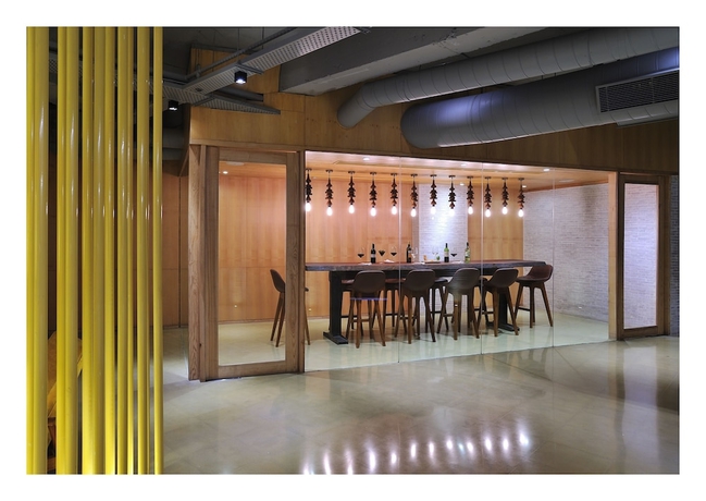 Imagen del bar/restaurante del Hotel The Anya , Gurgaon. Foto 3