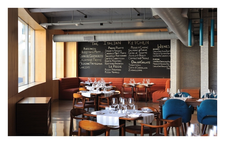 Imagen del bar/restaurante del Hotel The Anya , Gurgaon. Foto 4