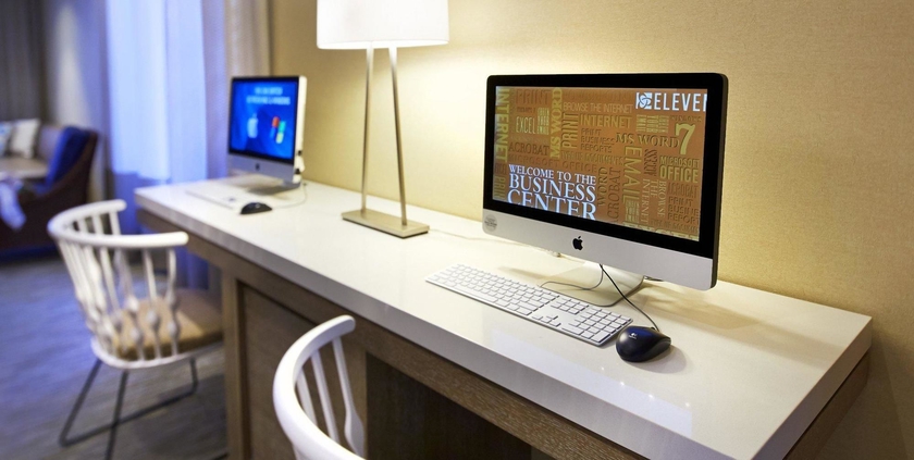 Imagen de los interiores del Hotel The Anza - A Calabasas. Foto 9